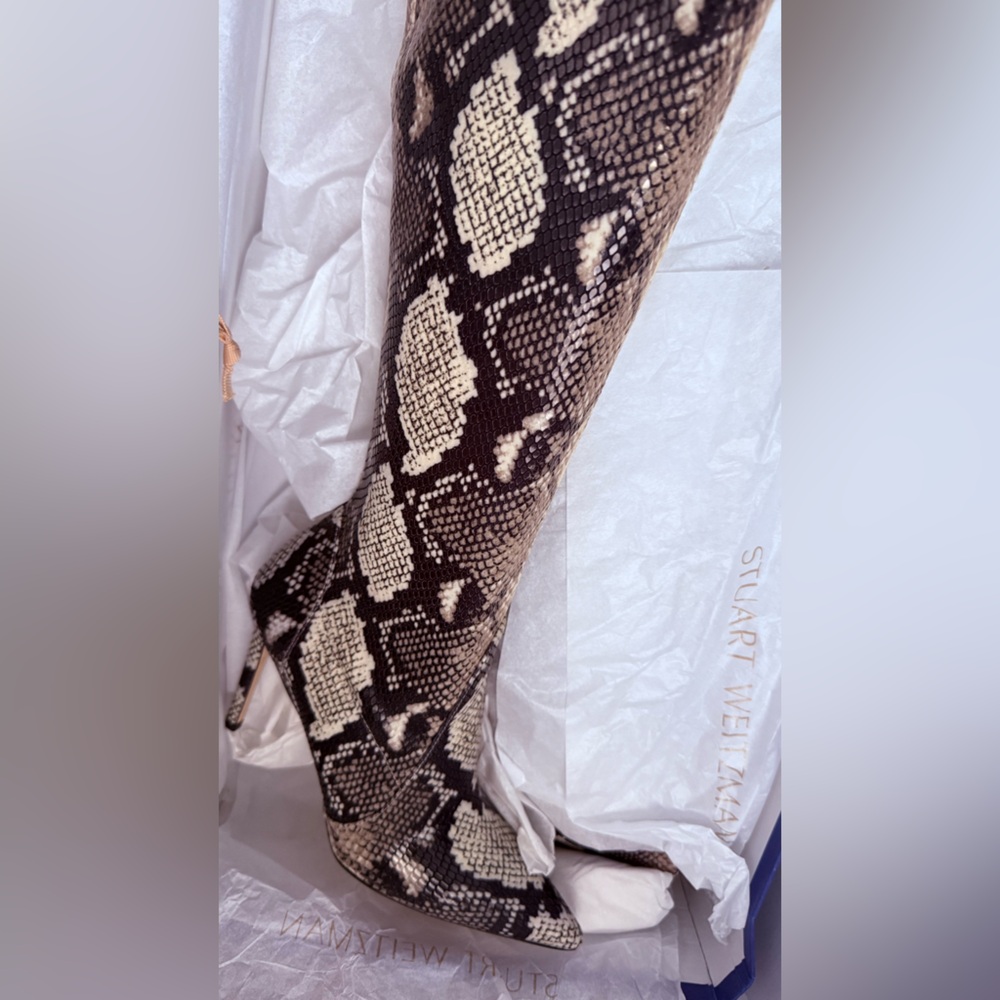 Stuart Weitzman New Roccia Snakeskin Over-the-Knee Boots - Picture 5 of 7